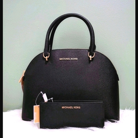 Michael Kors Handbags - NWT Michael Kors Large Emmy Dome Crossbody